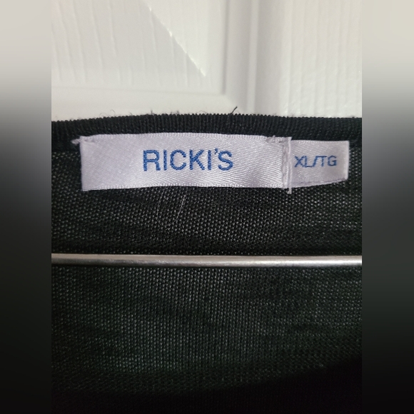 RICKI'S Top w/Ruffle Trim - Picture 4 of 5